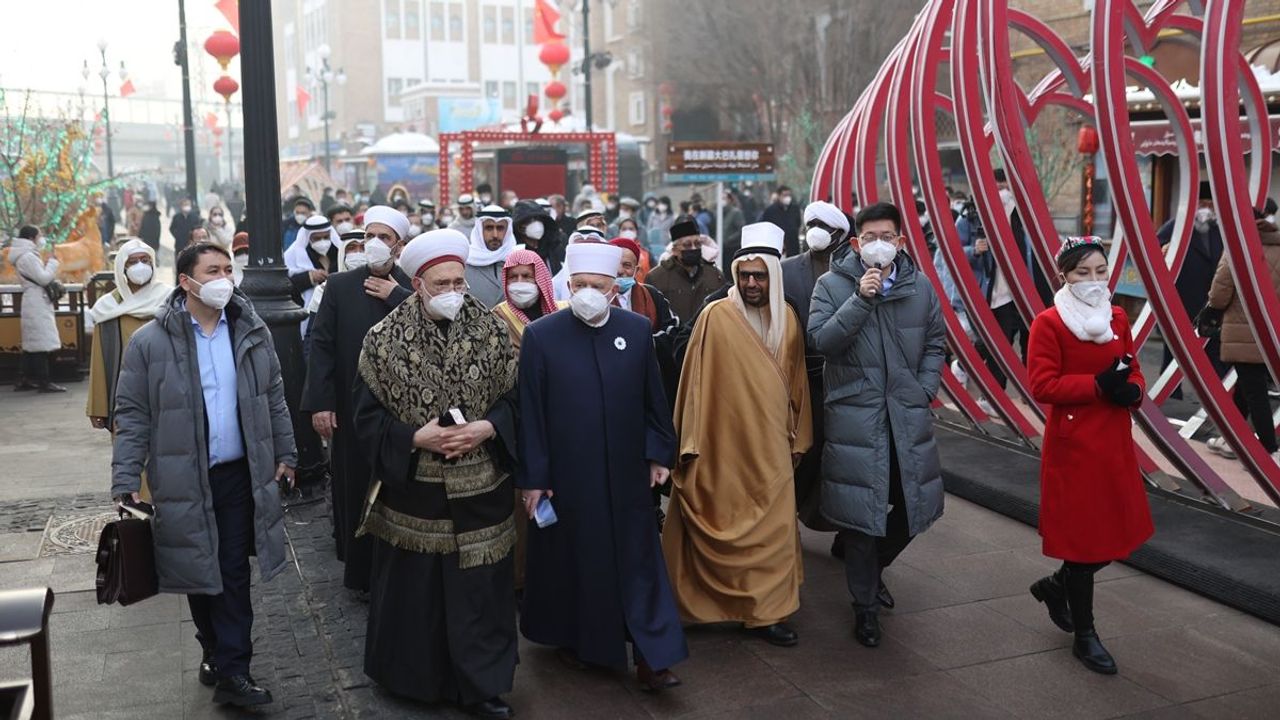 Sözde Müslüman ülkeler, Çin gezisine katılarak Uygurların çok mutlu olduğunu söylediler