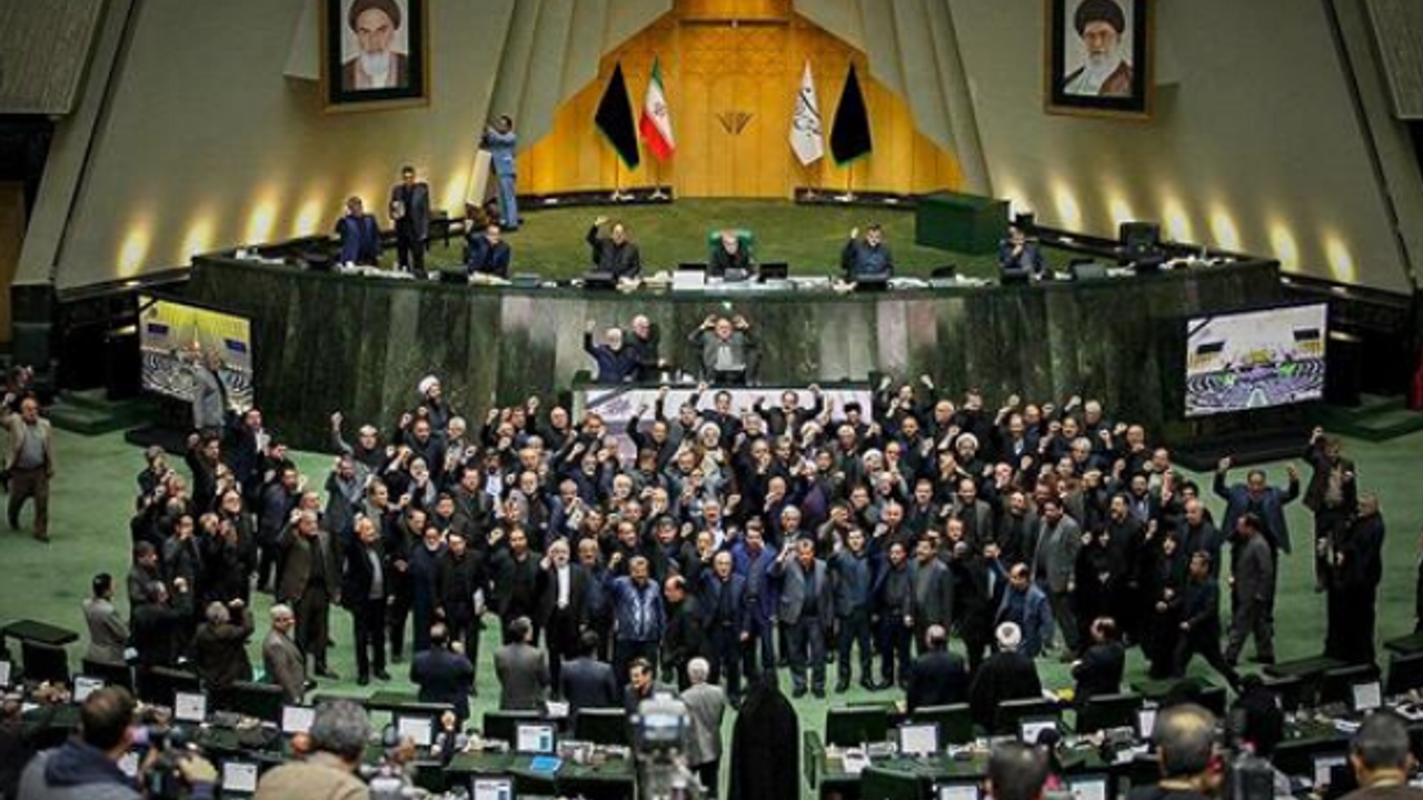 İran: “Avrupa, Devrim Muhafızları’nı terör listesine alırsa pişman edici karşılık veririz”
