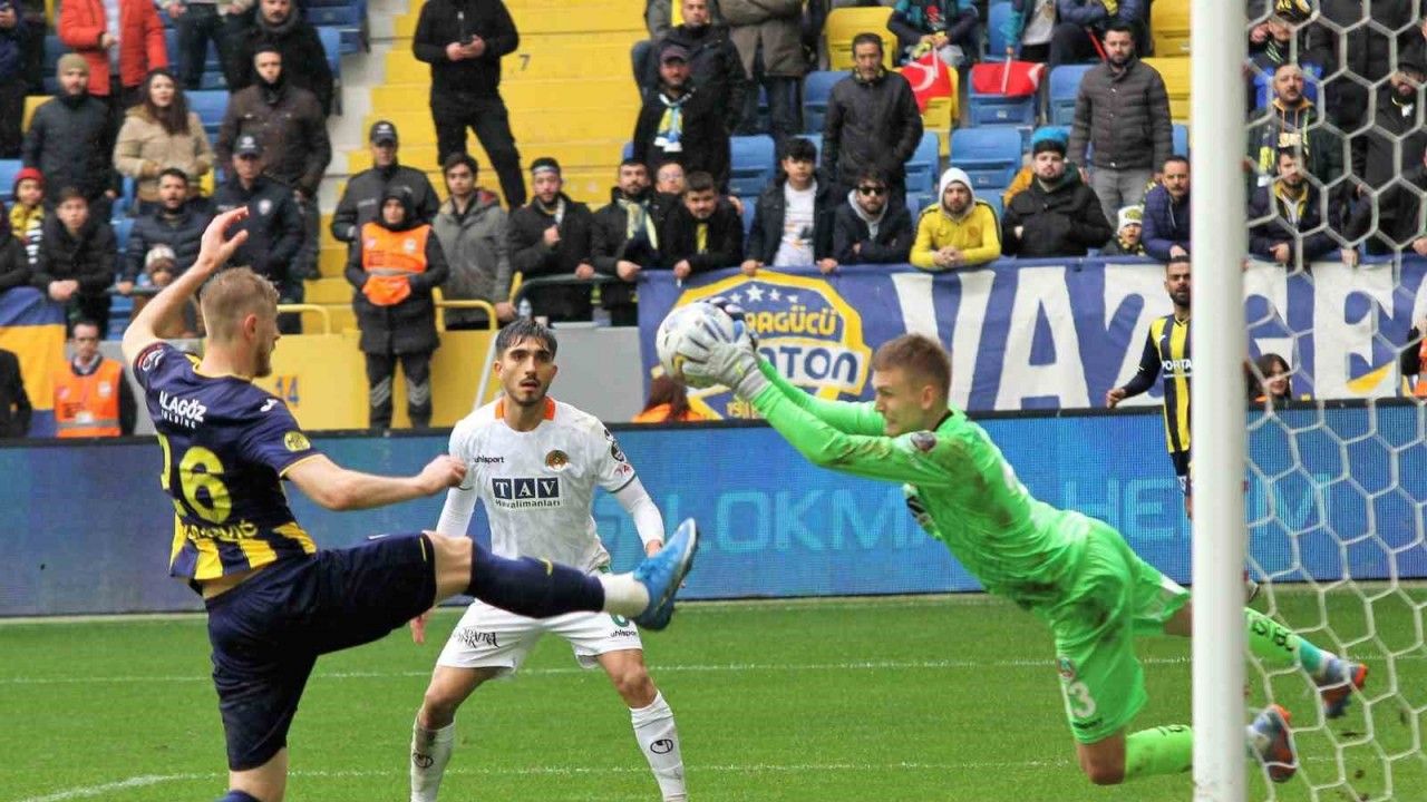 Spor Toto Süper Lig: MKE Ankaragücü: 2 - Corendon Alanyaspor: 0 (Maç sonucu)