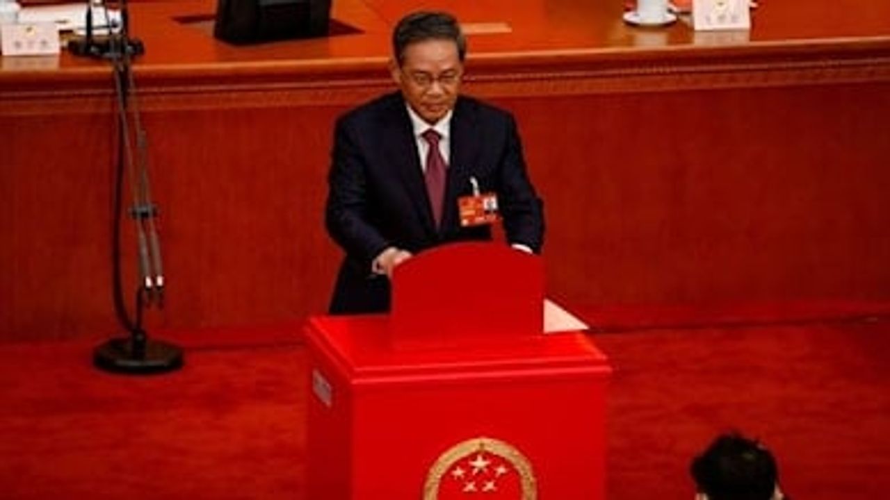 Çin’in yeni başbakanı Li Qiang oldu