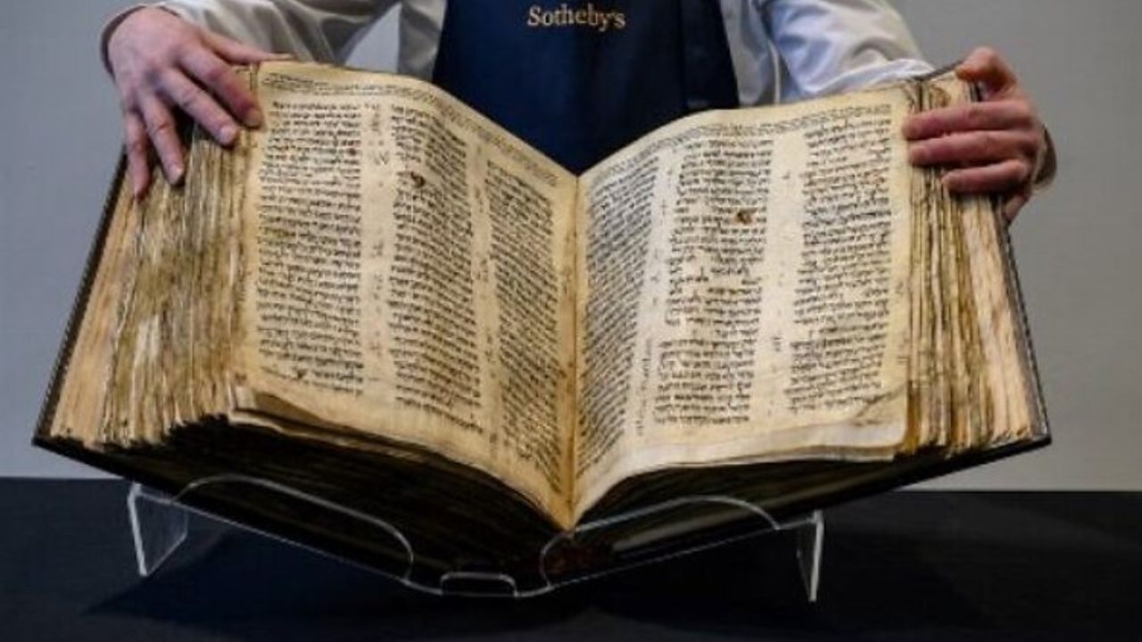En eski el yazması rekor fiyata satıldı