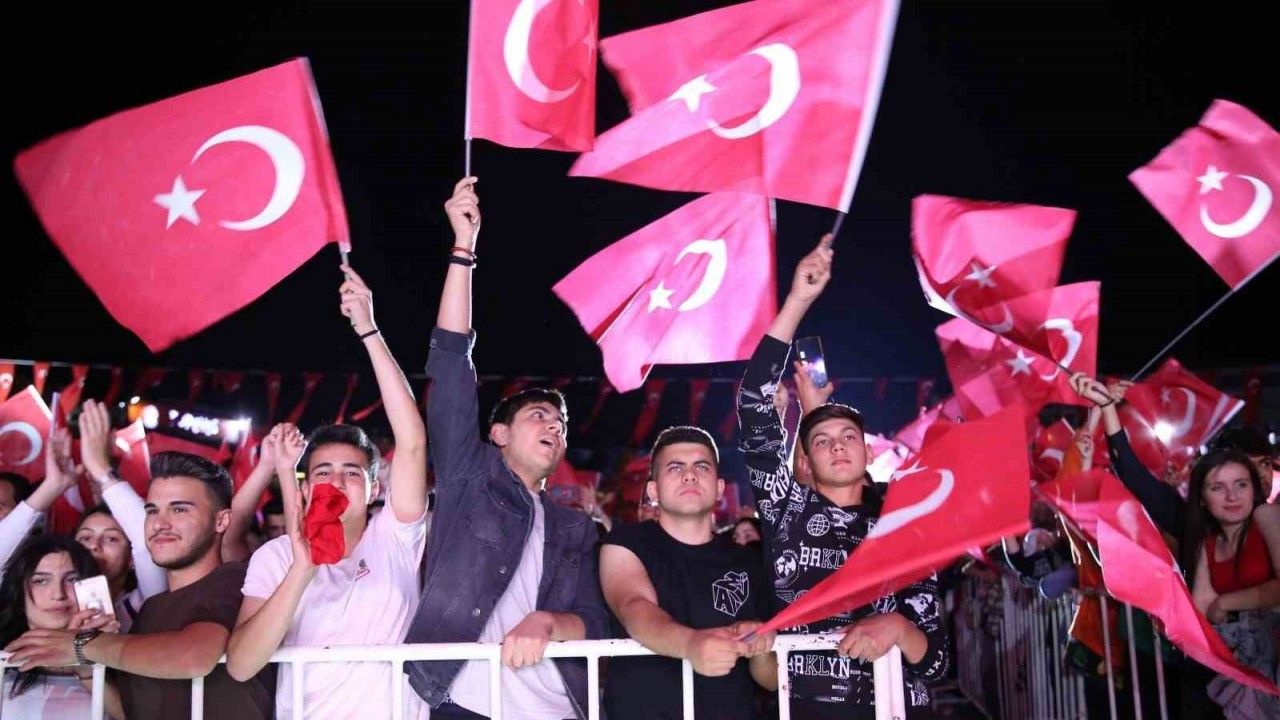 Aydın’da gençler, 19 Mayıs’ı coşkuyla kutladı