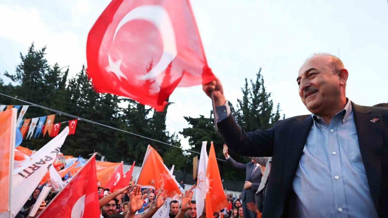 Bakan Çavuşoğlu: "Suriyelileri gönderelim ama insani bir şekilde Türk’e yakışır bir şekilde gönderelim"