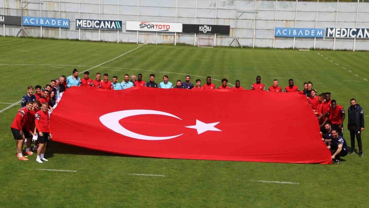 Sivasspor idmanda dev Türk bayrağı açtı