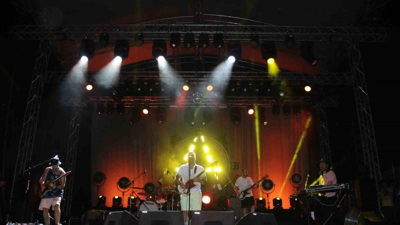 Athena grubundan Antalya’da Zafer Bayramı konseri