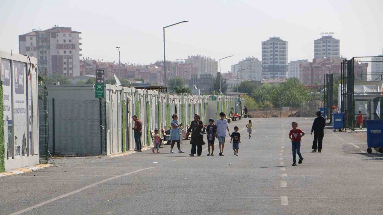 Diyarbakır’da konteyner kentte kalan 540 öğrenci servislerle okullarına götürülüyor