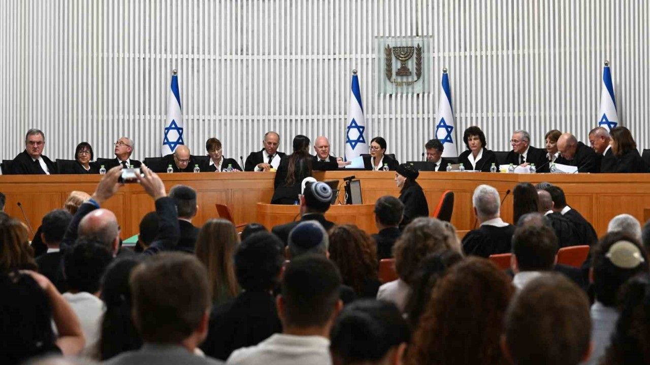 İsrail’de Yüksek Mahkeme yargı yasasını görüşmek için toplandı