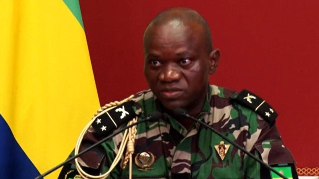 Gabon’da cuntadan devrik lidere yurtdışı “özgürlüğü”