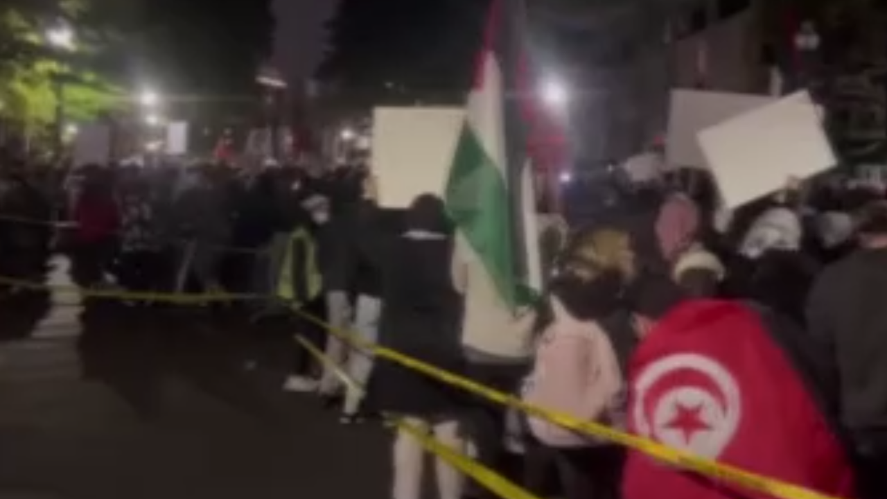 Yüzlerce Filistinli İsrail’in ABD Büyükelçiliği önünde "ateşkes" çağrısı yaptı