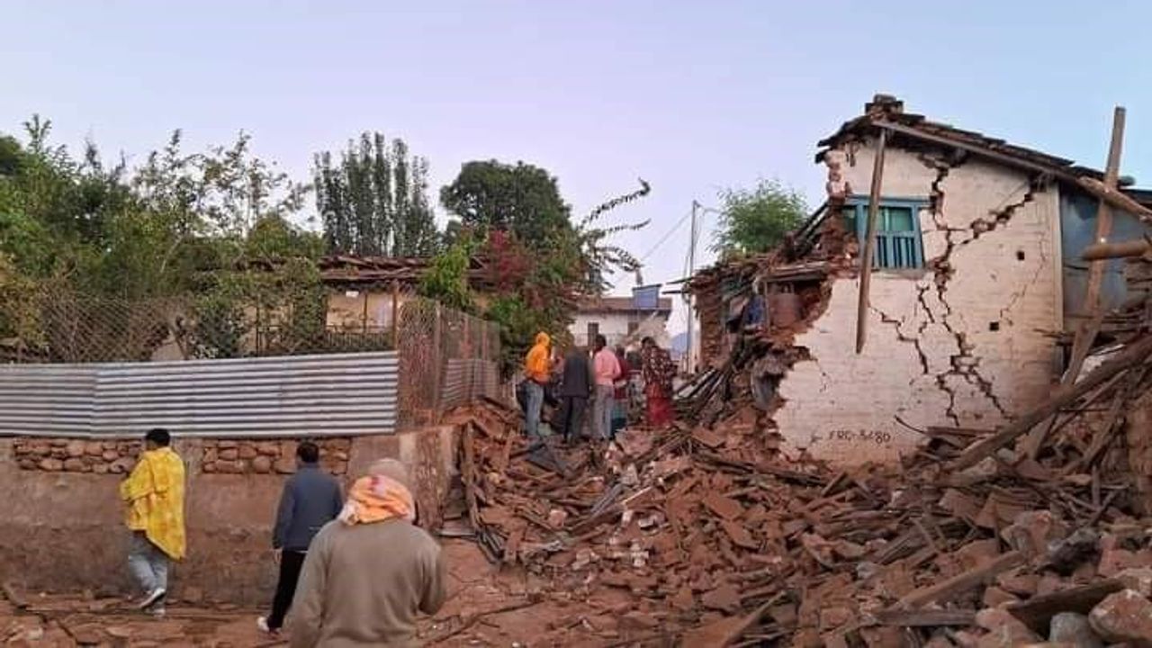 Nepal’de 6.4 büyüklüğünde deprem: 128 ölü