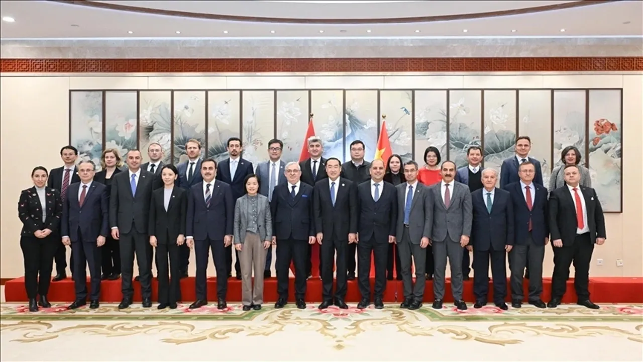 Pekin büyükelçimizin Urumçi ziyareti kimleri rahatsız etti?