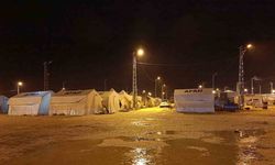 Deprem yetmedi bir de fırtına ve sağanak yağış vurdu!