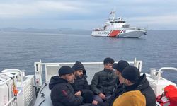 İzmir’de 54 göçmen kurtarıldı