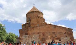Çaldıranlı çocuklar ilk defa gördükleri Akdamar Adası’na hayran kaldı