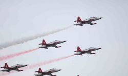 Türk Yıldızları ve SOLOTÜRK gösterileri nefes kesti