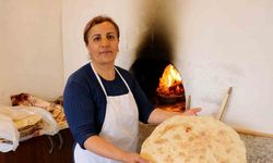 Elinin hamuruyla erkeklere taş çıkartıyor