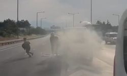 İzmir’de göçmenleri taşıyan araç alev alev yandı