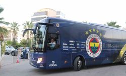 Fenerbahçe, Alanya’da meşale ve çiçeklerle karşılandı