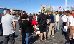 Taksim’de bayılan turistin yardımına çevredekiler yetişti