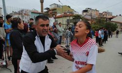 Koşuda birinci olan öğrenci baygınlık geçirip gözyaşlarına boğuldu