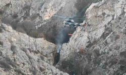 Amasya’da kayalıklardan düşen vatandaş askeri helikopterle kurtarıldı