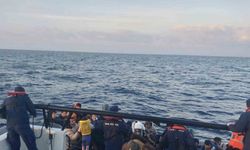 Ayvacık açıklarında lastik botları arızalanan 78 kaçak göçmen kurtarıldı