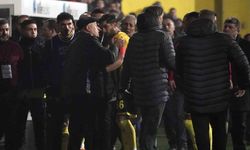 İstanbulspor Başkanı Ecmel Faik Sarıalioğlu, takımı sahadan çekti