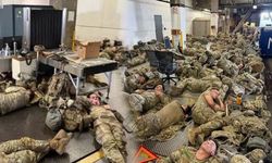 Dünya, Amerikan askerlerinin bu görüntüsünü konuşuyor