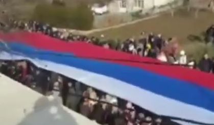 Sırplar, Kosova’da protesto düzenledi, sular ısınıyor