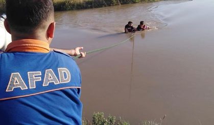 Baraj kapakları açılınca suya kapılan vatandaşın imdadına AFAD yetişti