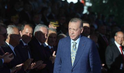 Cumhurbaşkanı Erdoğan: "Yok etmek istedikleri Kıbrıs Türkleri bugün kendi bayraklarının gölgesinde güvenle yaşıyor"