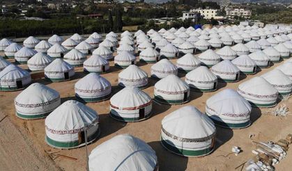 Görünümleriyle dikkat çeken Kırgız çadırları, depremzedelere sıcak yuva olacak