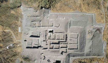 Anadolu’nun tarihine ışık tutan Eskiyapar Höyük’te 3 bin 500 yıllık yapı gün yüzüne çıkıyor