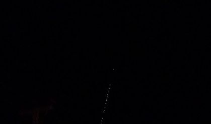 İp gibi dizilip ilerleyen Starlink uyduları Tunceli semasında görüntülendi