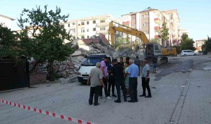 Malatya’da “Bina çöktü, iş makinesi altında kaldı" ihbarı polisi alarma geçirdi