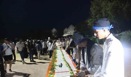 Şanlıurfa’da 63 metrelik çiğköfte dürümü rekoru