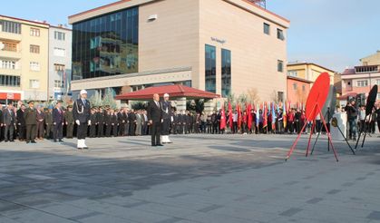 Bayburt’ta 10 Kasım Atatürk’ü Anma Günü çelenk sunumuyla başladı