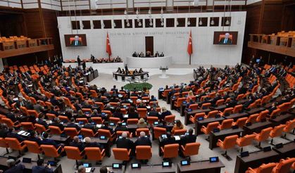 Son 7 ayda Meclis’te 600 milletvekilinden 61’i partilerinden istifa etti