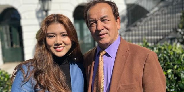 Uygur Kızı Nazime Beyaz Saray'daki Stajını Başarıyla Tamamladı