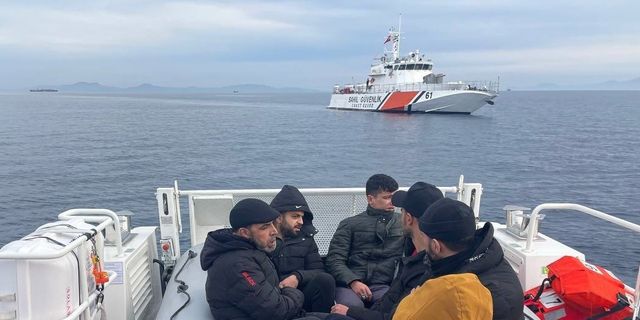 İzmir’de 54 göçmen kurtarıldı