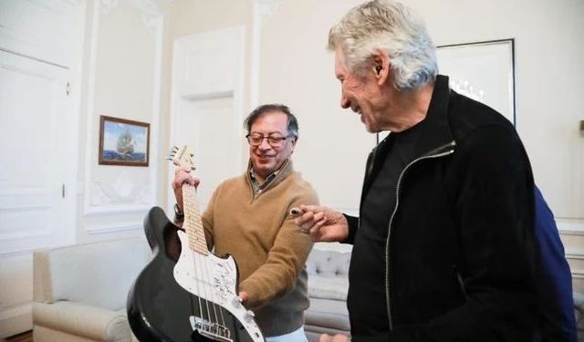 Pink Floyd’un solisti Waters, Kolombiya Devlet Başkanı Petro ile "Filistin" bayrağı açtı