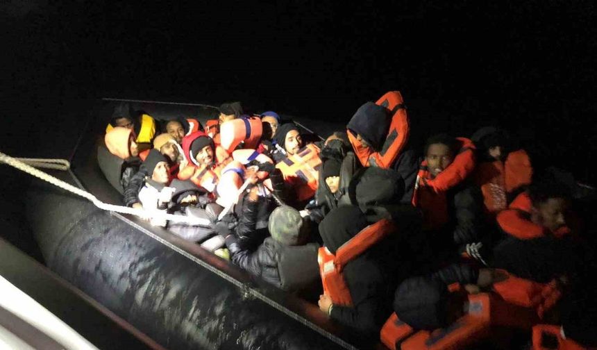 Botları patlatılan 47 göçmen Sahil Güvenlik ekiplerince kurtarıldı