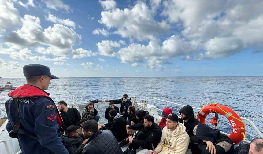 Antalya’da ülkeyi terk etmeye çalışan 22 düzensiz göçmen yakalandı