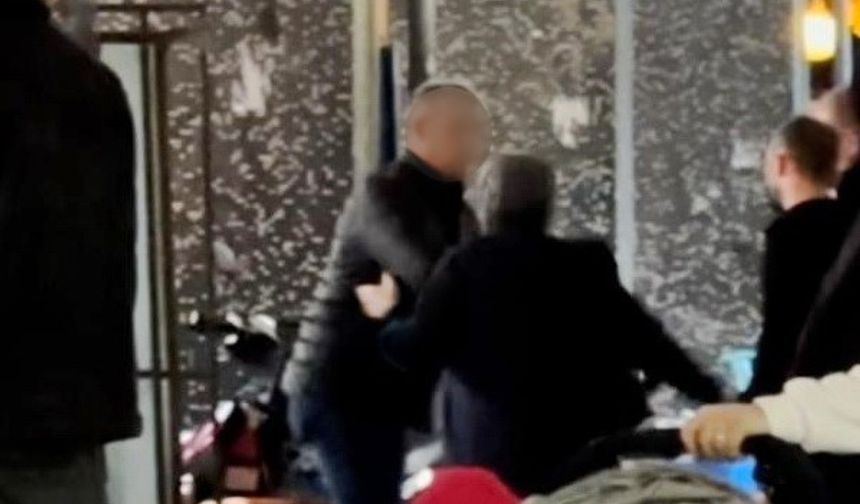 Kendisine hediye alan adama tekme-yumruk saldırdı